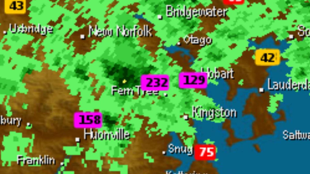 Higgins Storm Chasing Record Shattering Rain hits Hobart overnight!